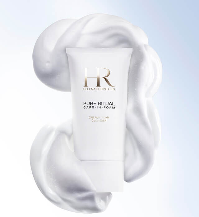 Tube de Pure Ritual Care-in-Foam d Helena Rubinstein, caracterise par sa texture dense et soyeuse, a la fois cremeuse et mousseuse.