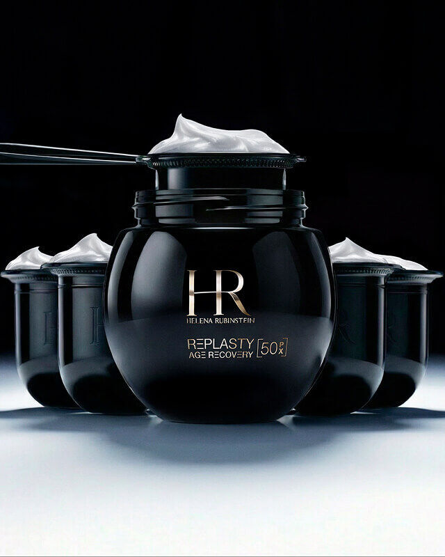 Pot Replasty Helena Rubinstein rechargeable mettant en lumiere les economies de materiaux respectueuses de l environnement.