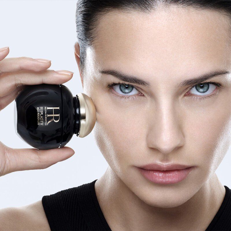 Adriana Lima avec le soin Replasty Age Recovery Helena Rubinstein​